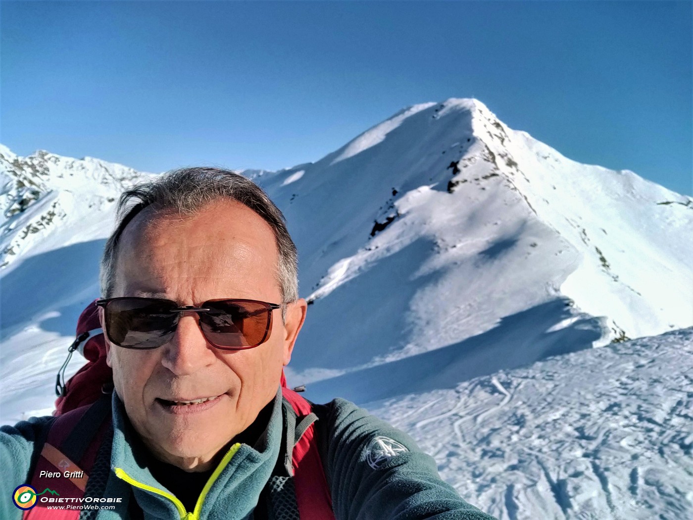 54 Selfie da Cima Villa (2050 m) col Pizzo delle Segade (2168 m) da sfondo.jpg